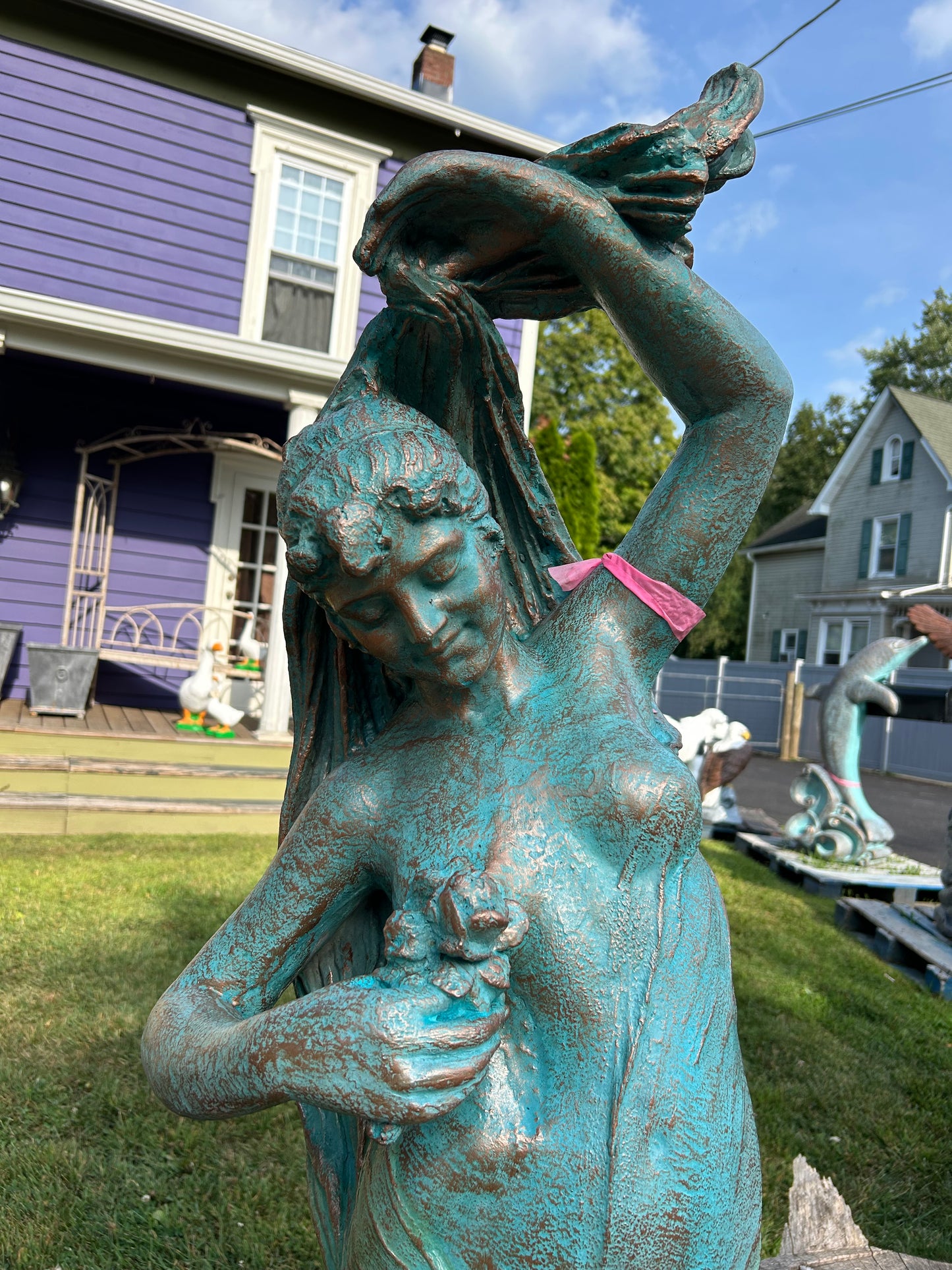 Helen ( woman statue)