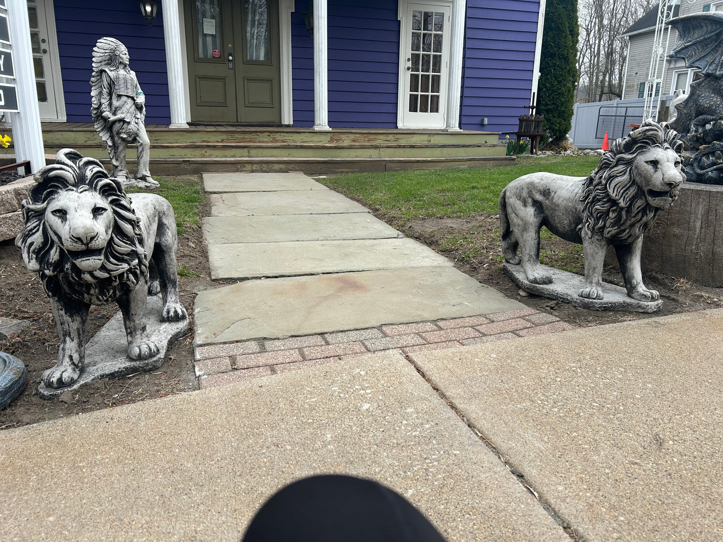 Walking Lions (Set Left/Right)