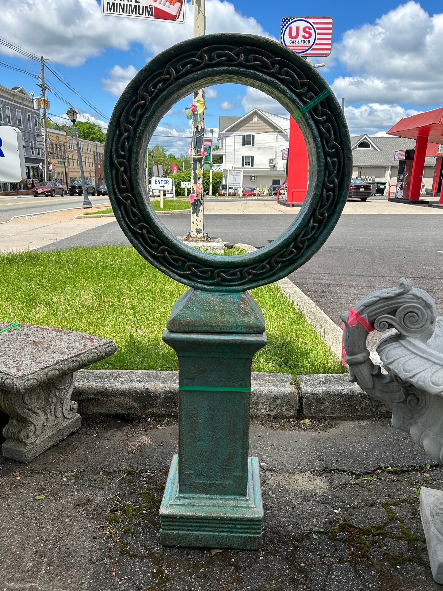 Celtic Ring with Pedestal
