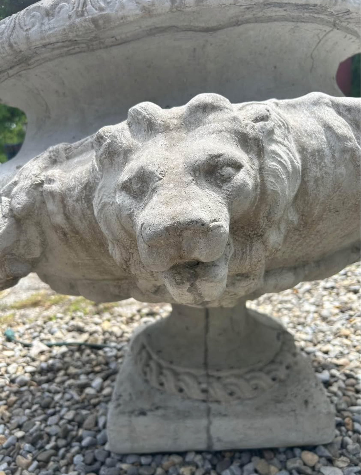 Lion Rose Planter