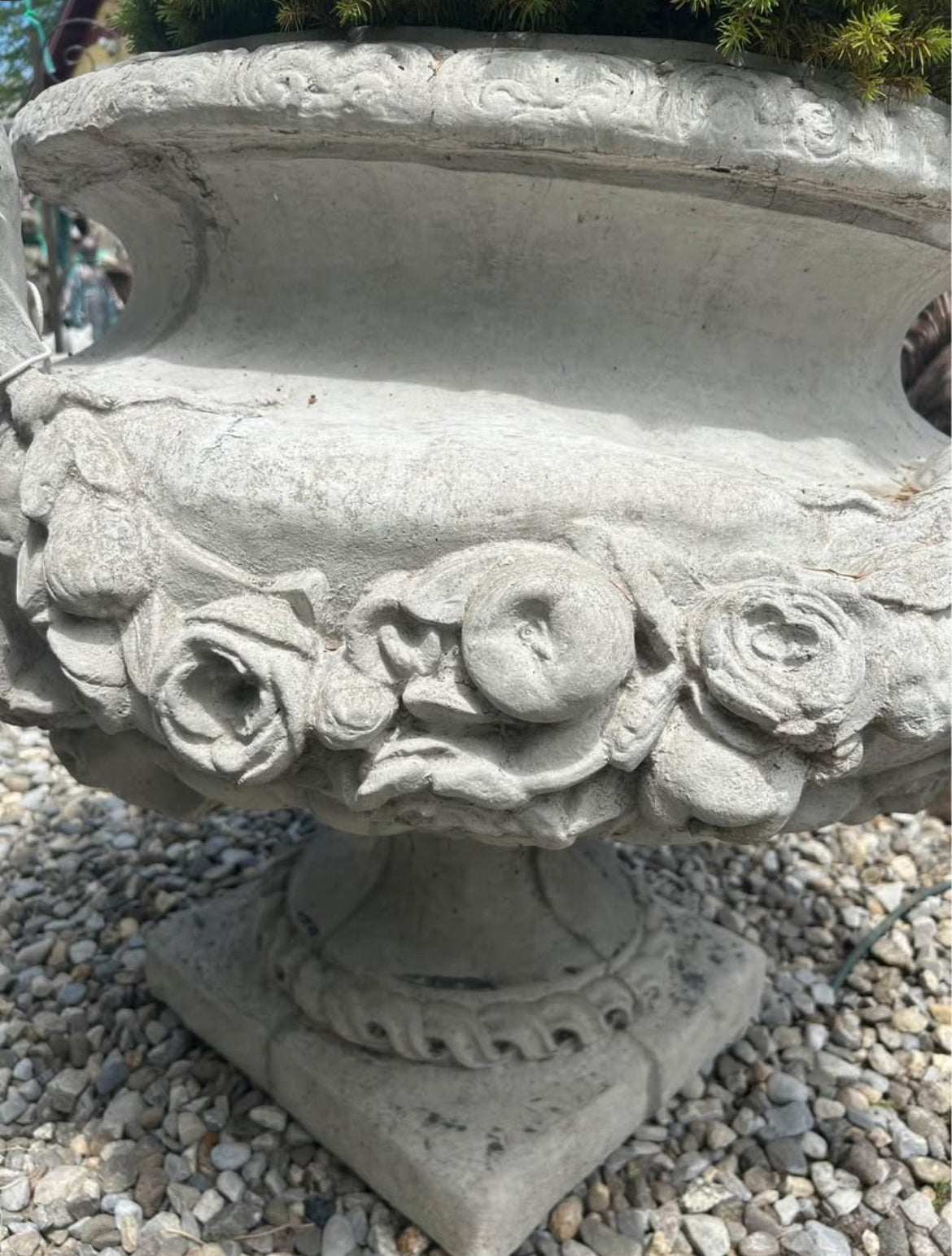 Lion Rose Planter