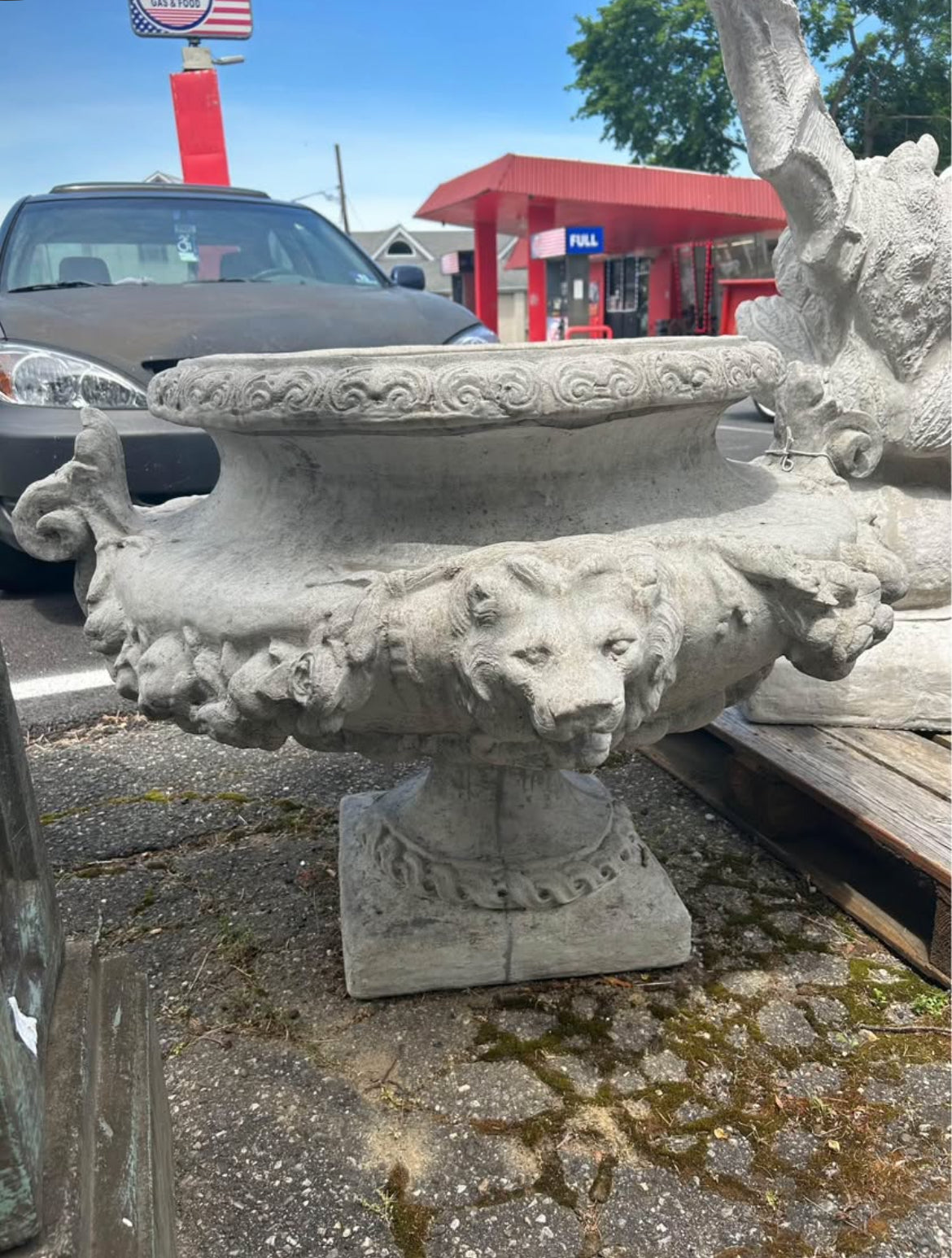 Lion Rose Planter