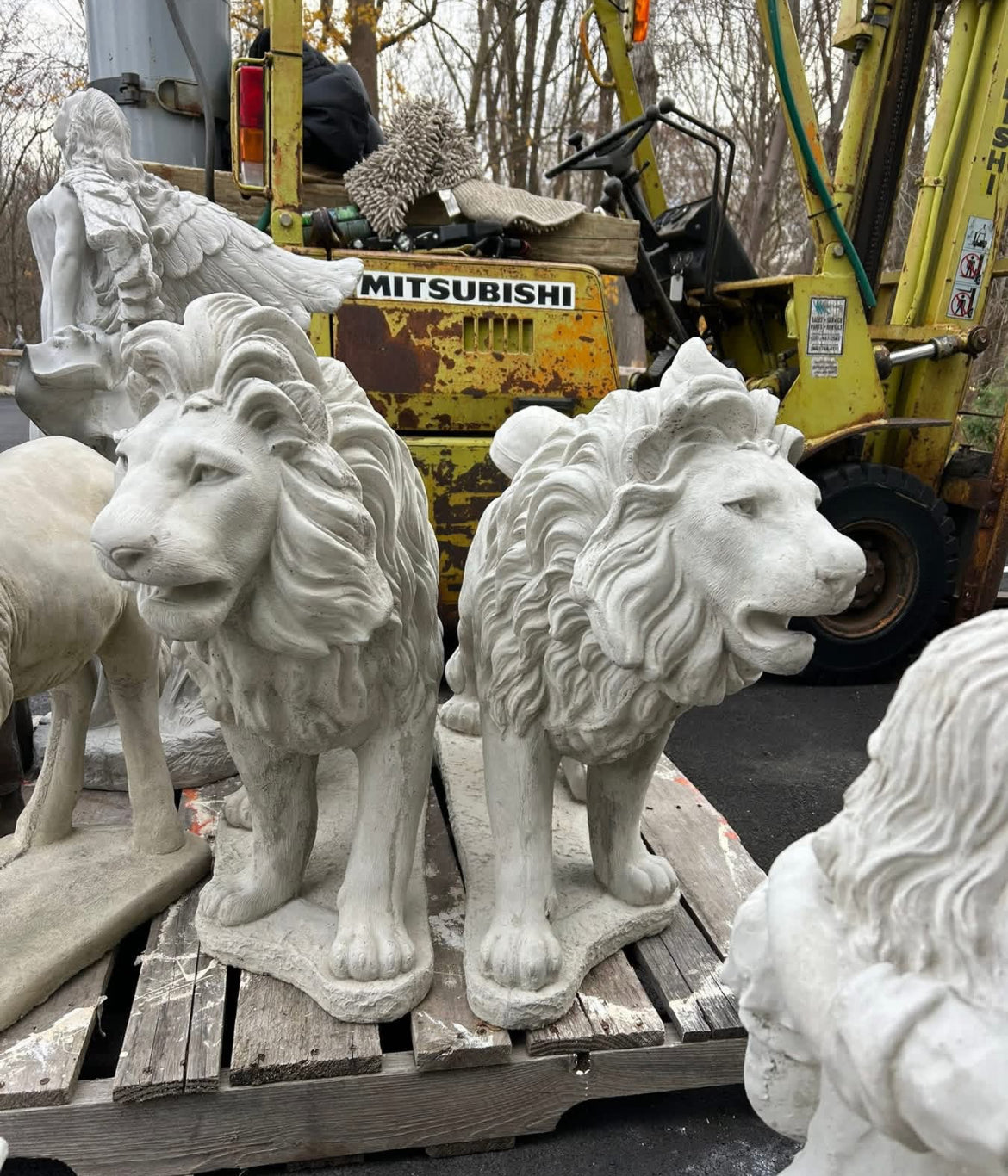 Walking Lions (Set Left/Right)
