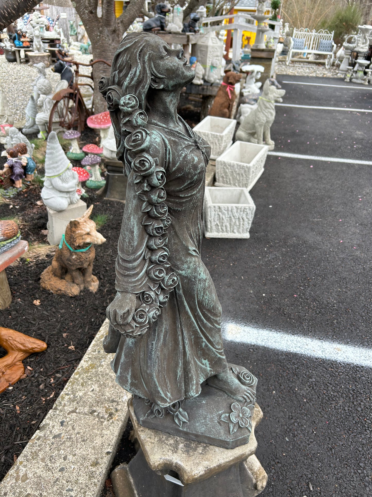 Bella Statue