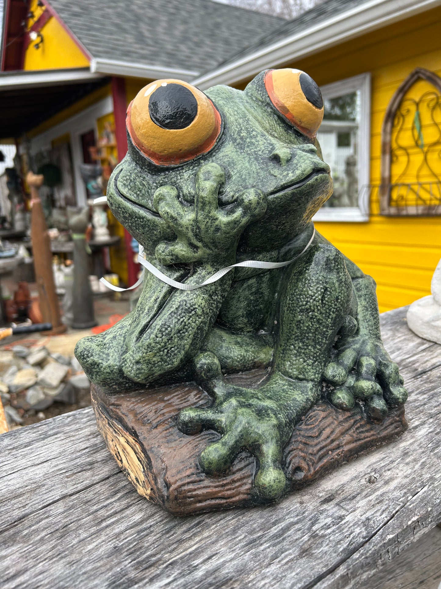 Big Eyed Frog Statue