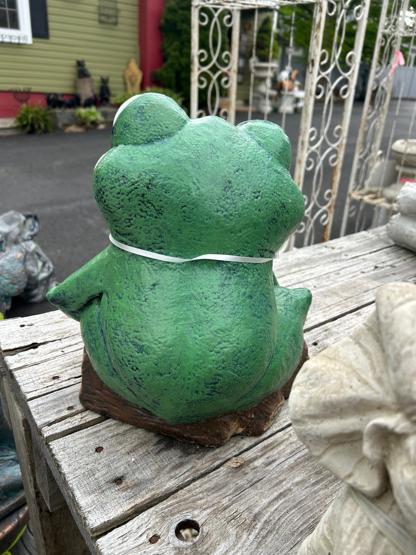 Big Eyed Frog Statue