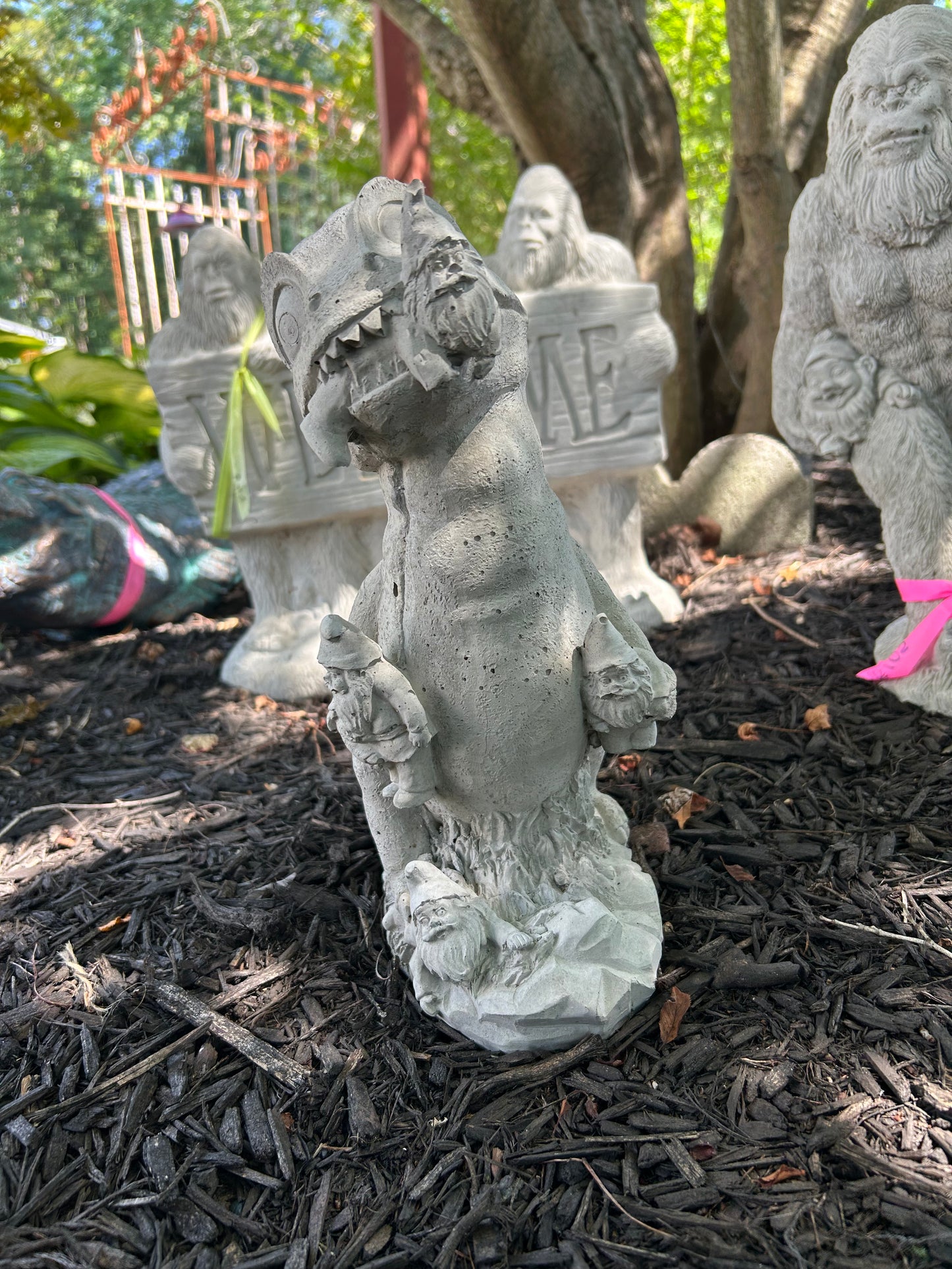 Dino vs Gnomes