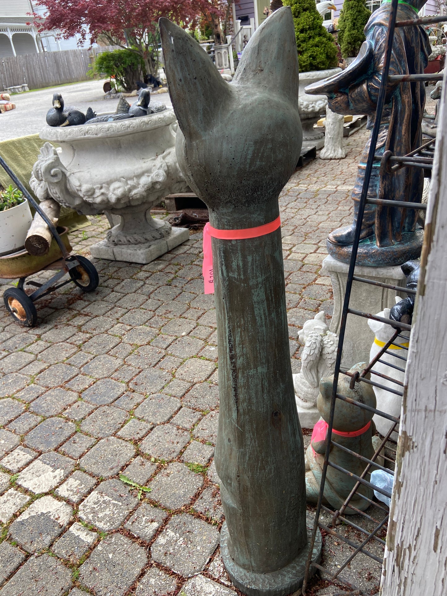AristoCat Statue