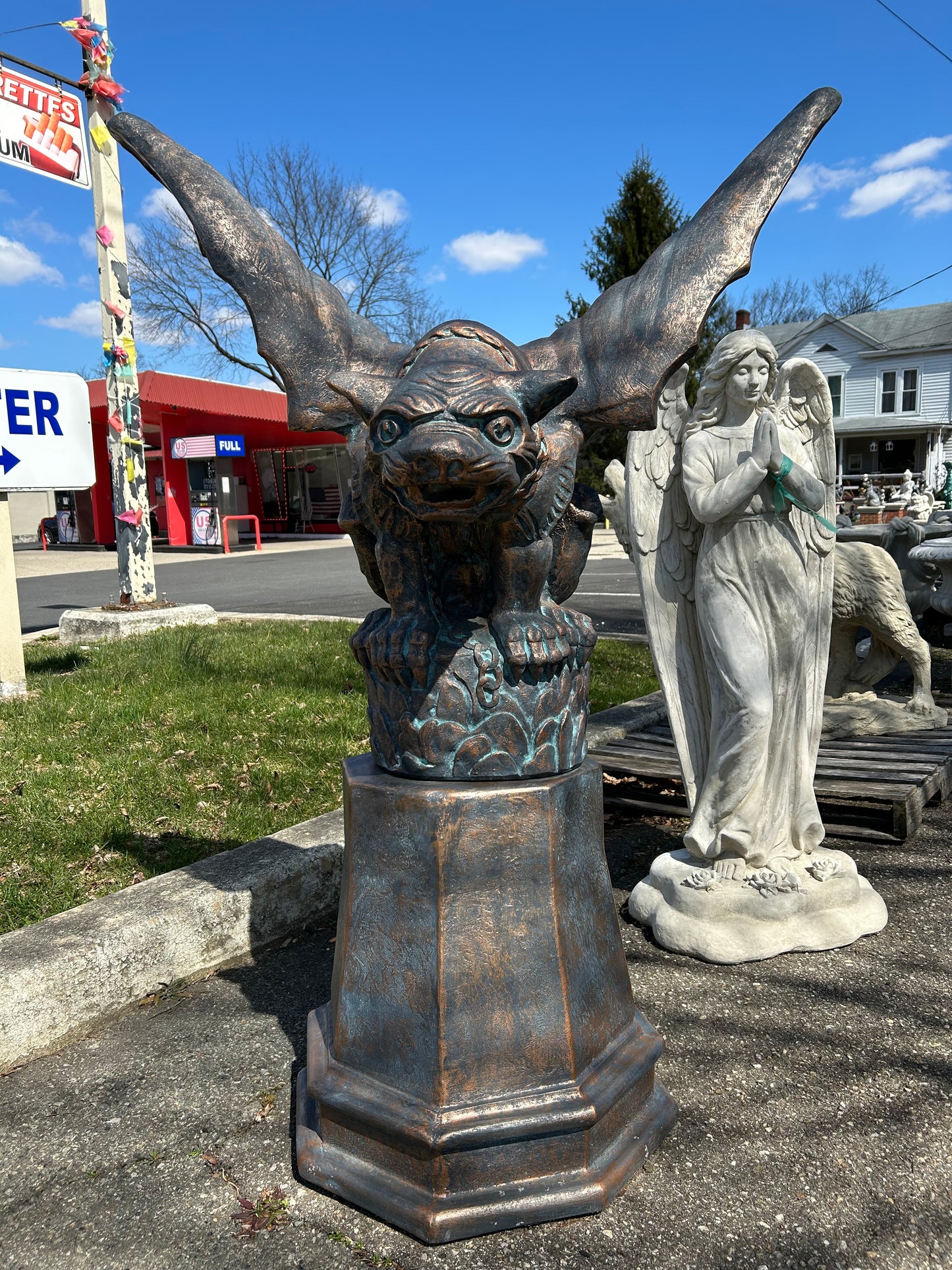 Delray Gargoyle w/ Pedestal Set