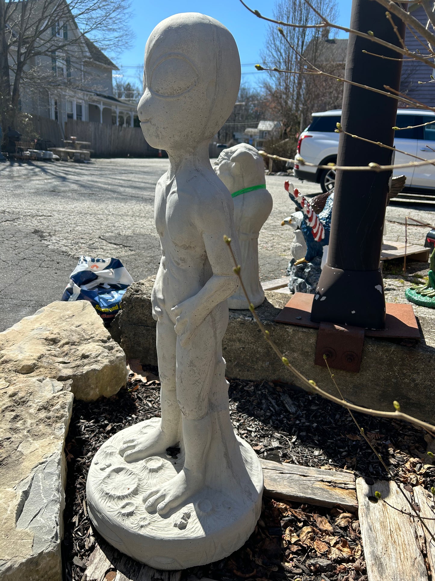 Standing Alien