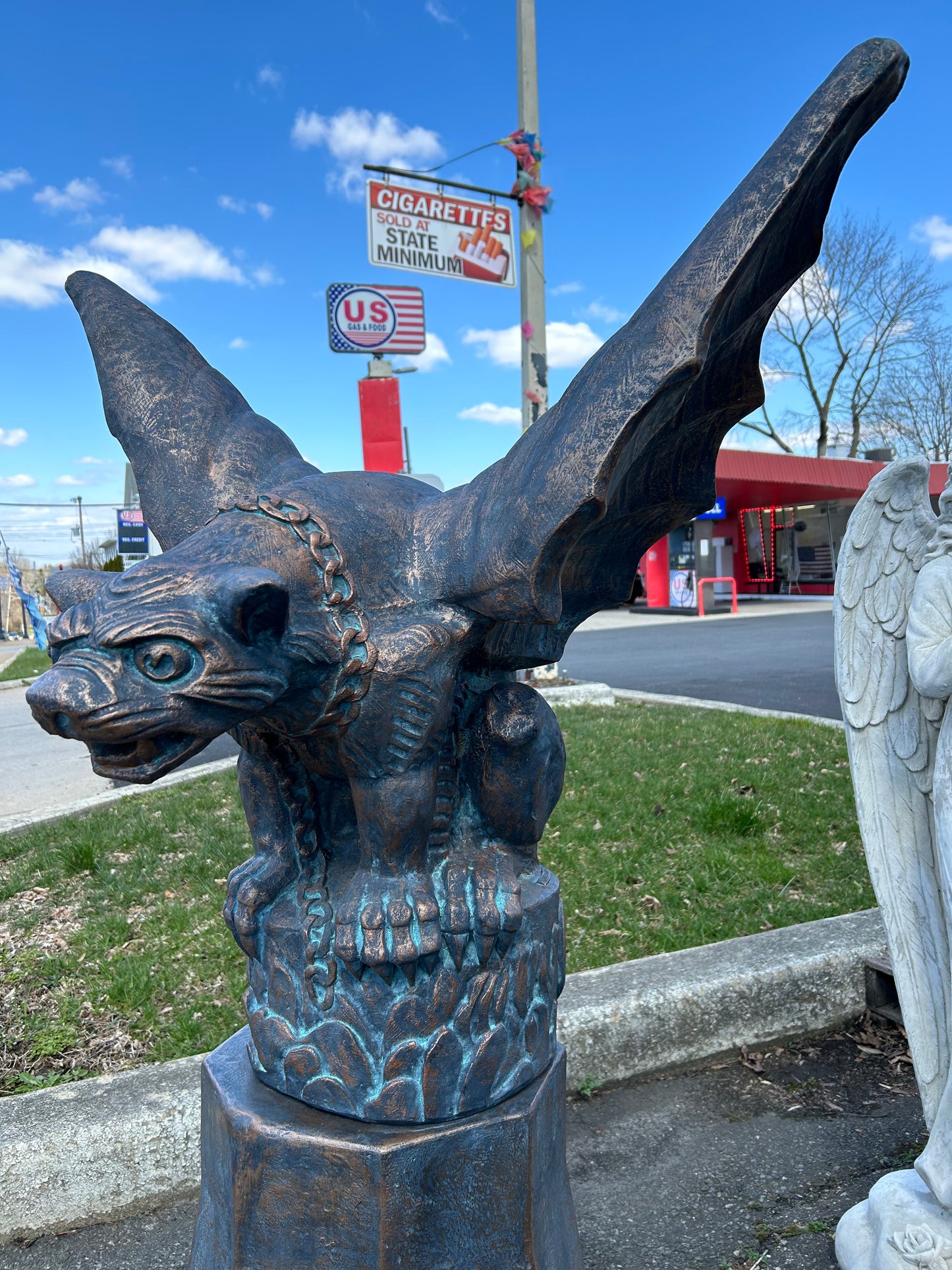 Delray Gargoyle w/ Pedestal Set