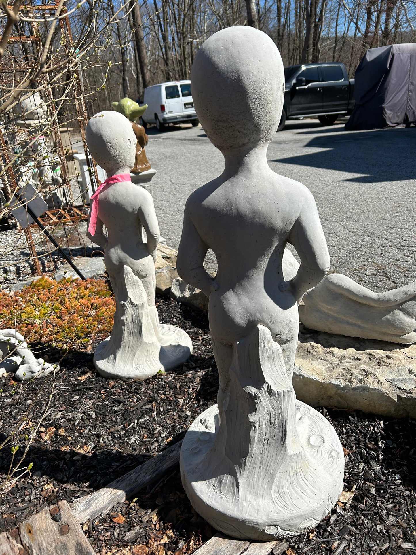 Standing Alien