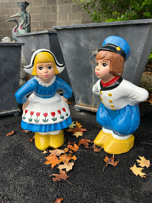 Large Dutch Boy and Dutch Girl Kissing Set