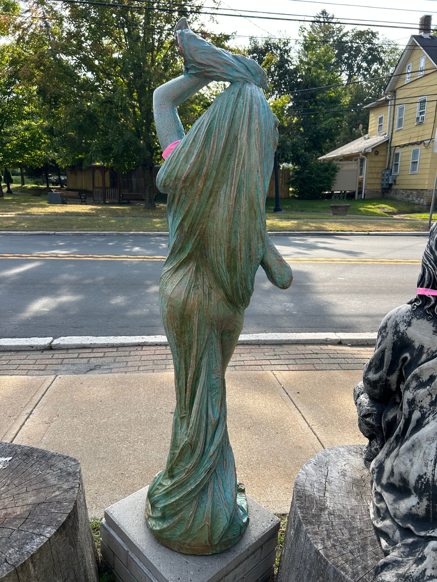 Helen ( woman statue)