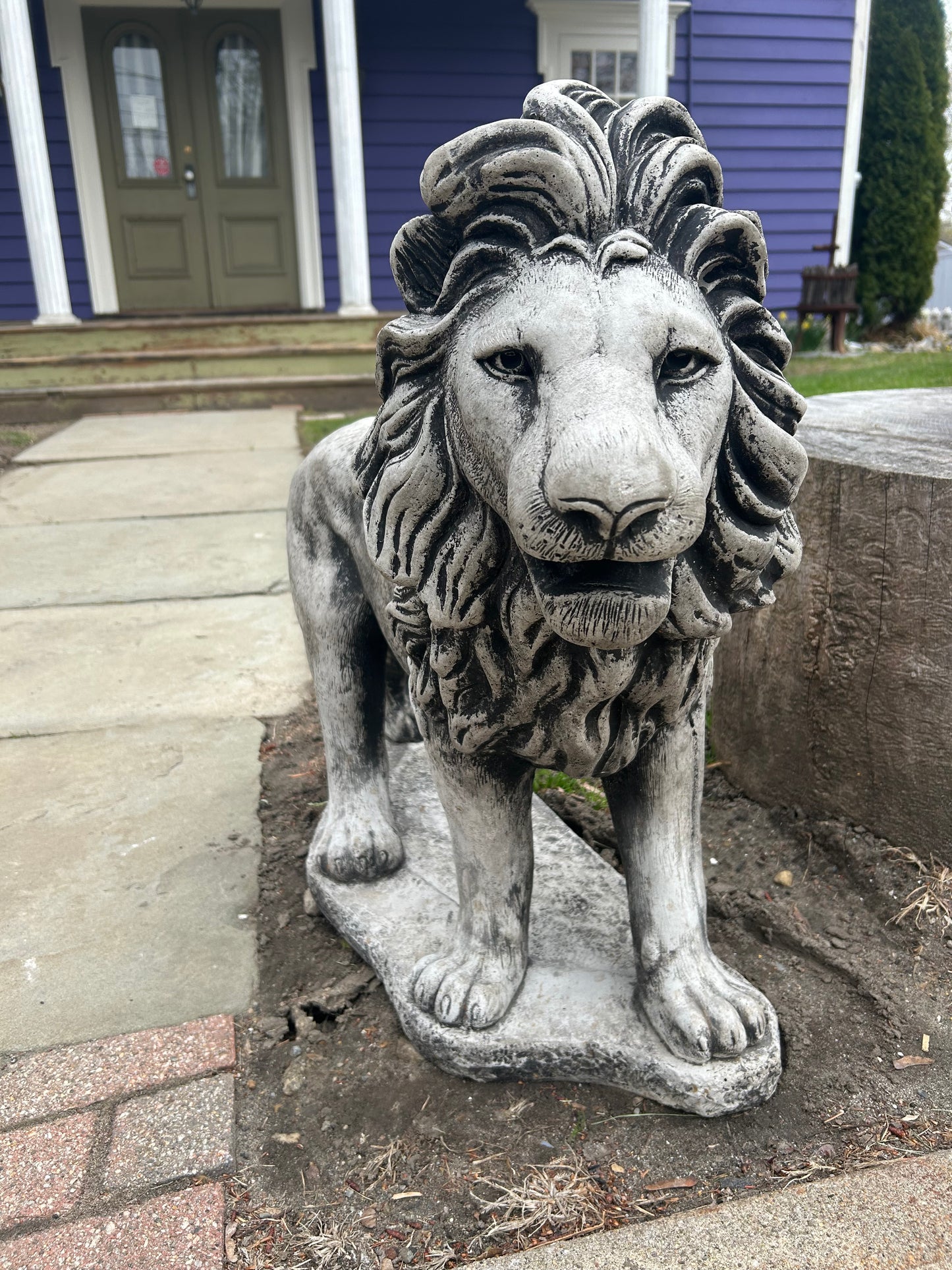 Walking Lions (Set Left/Right)