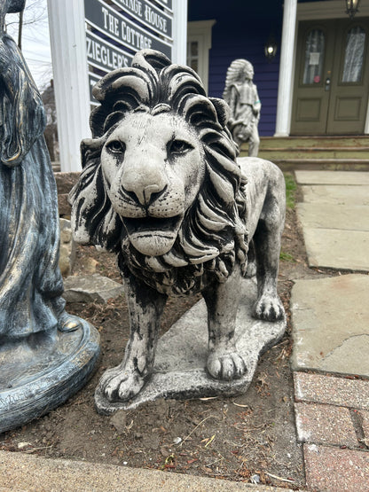 Walking Lions (Set Left/Right)