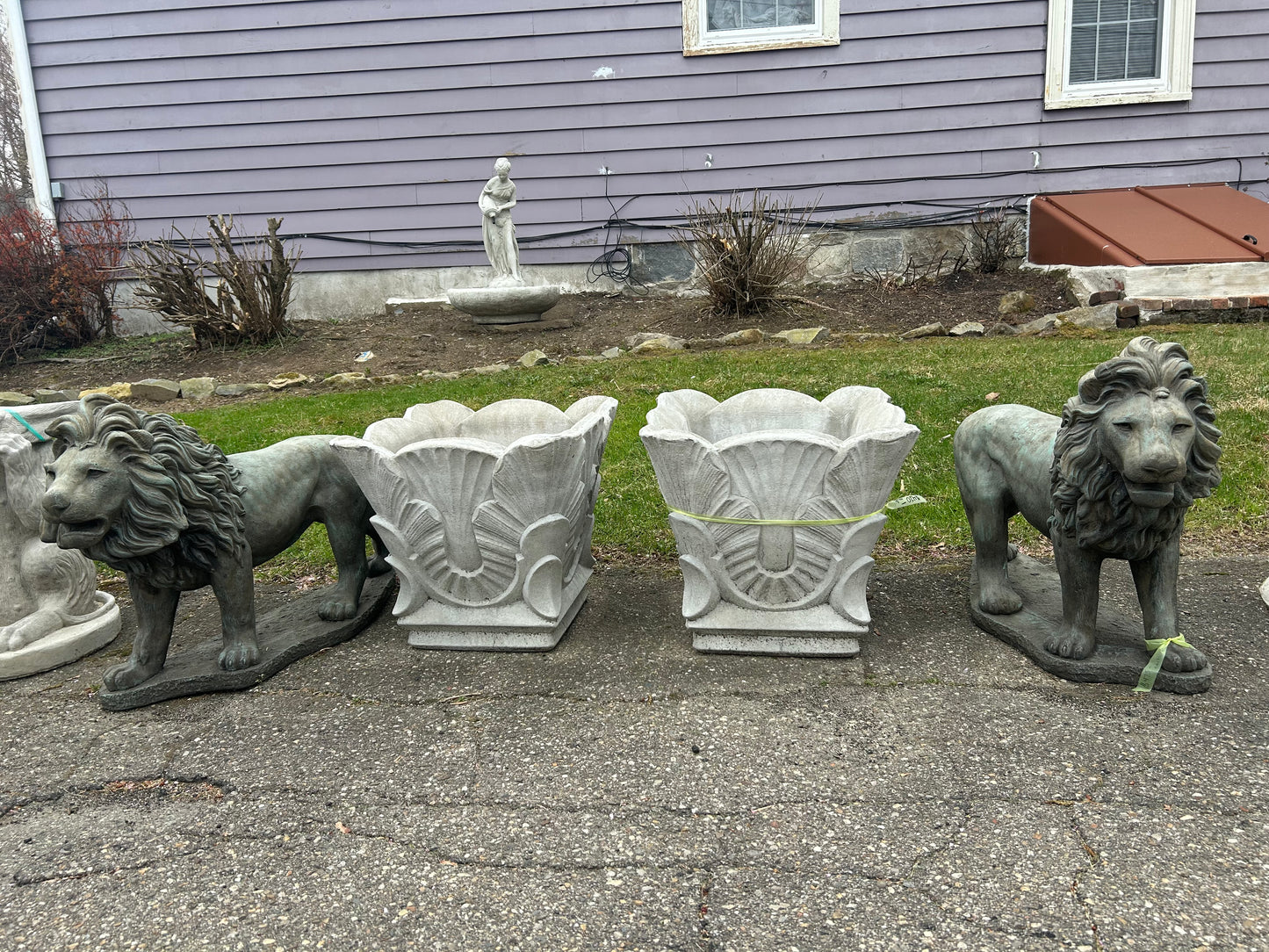 Walking Lions (Set Left/Right)