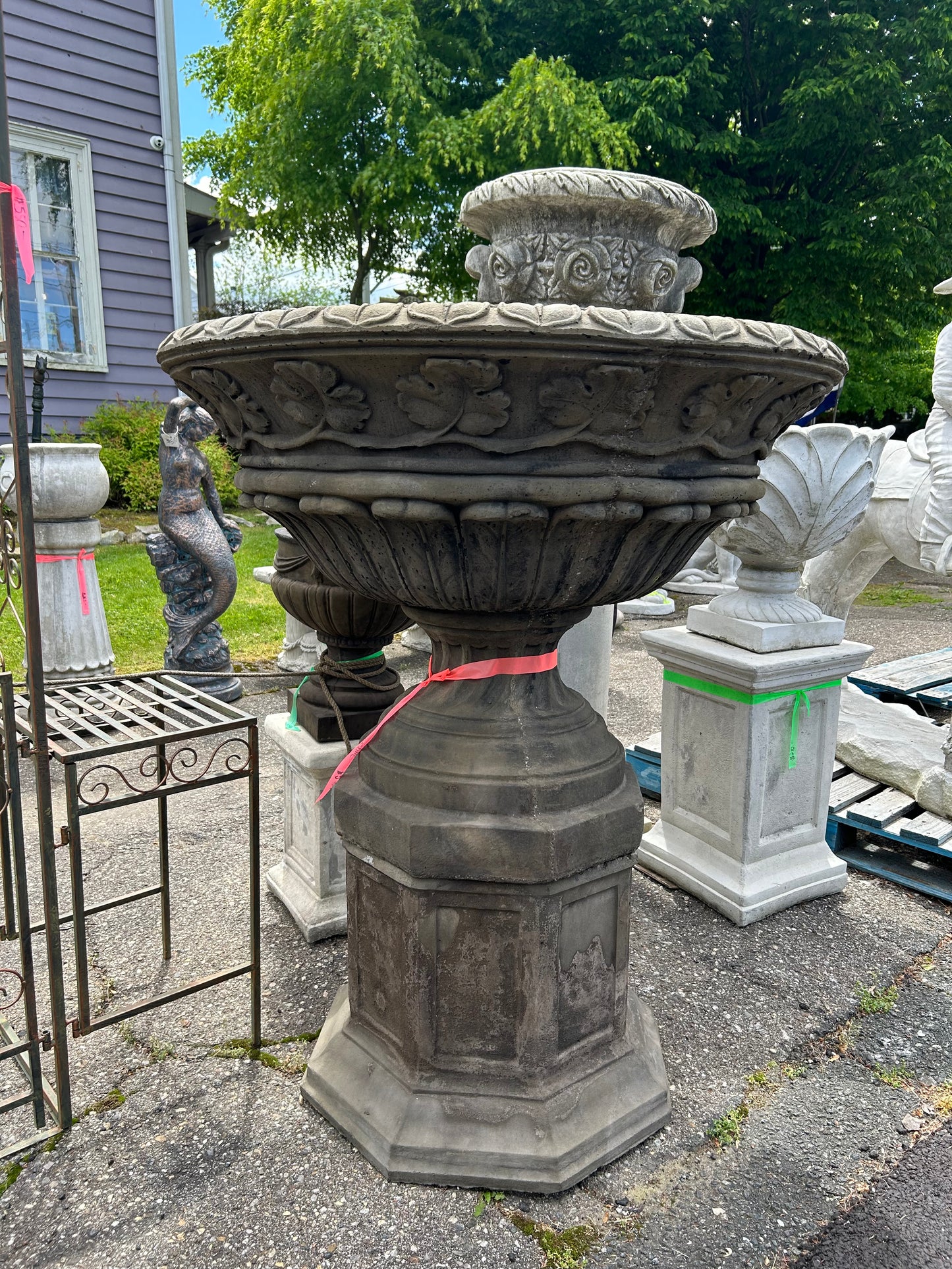 Round Garland Planter with Pedestal