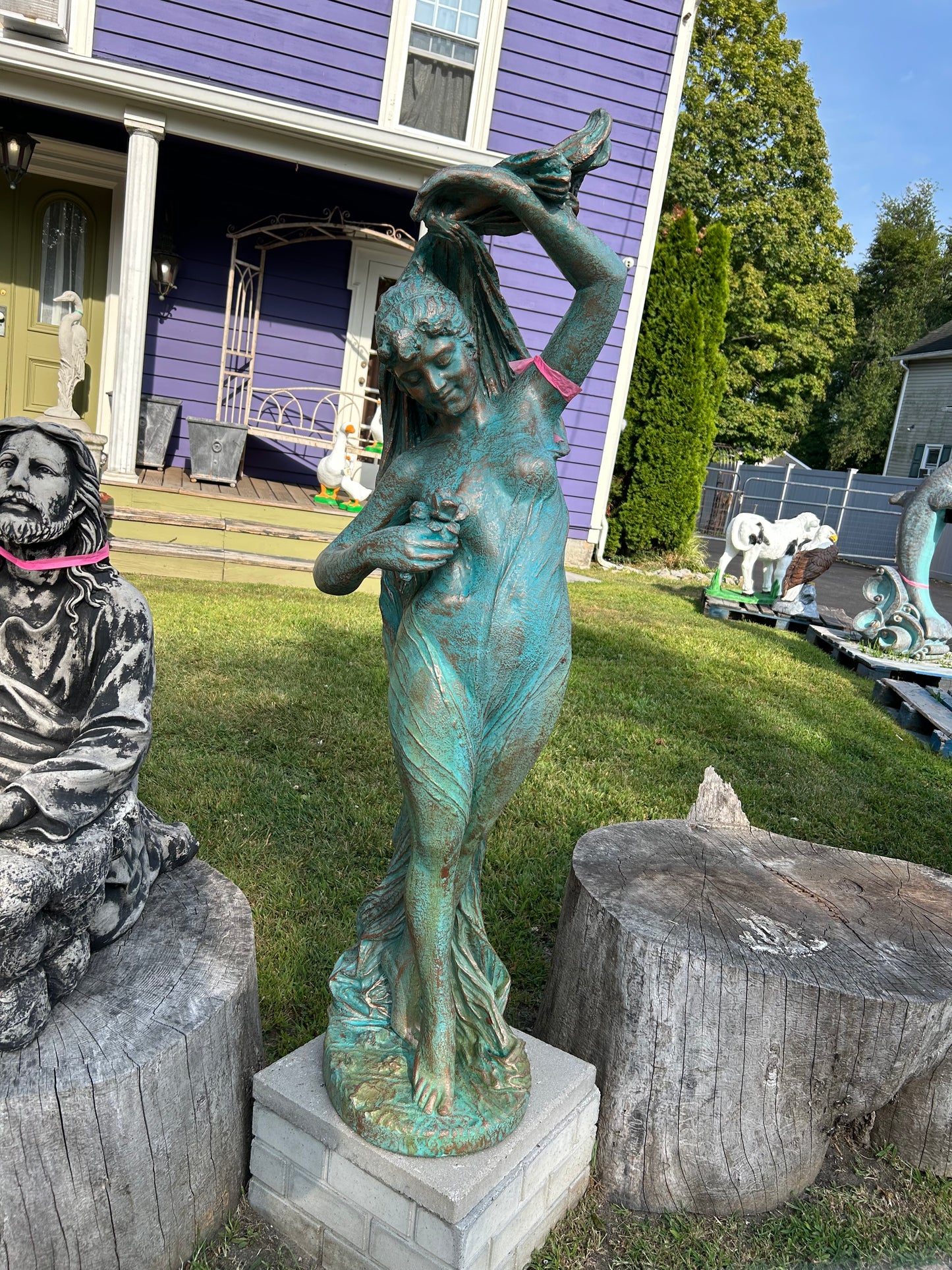 Helen ( woman statue)