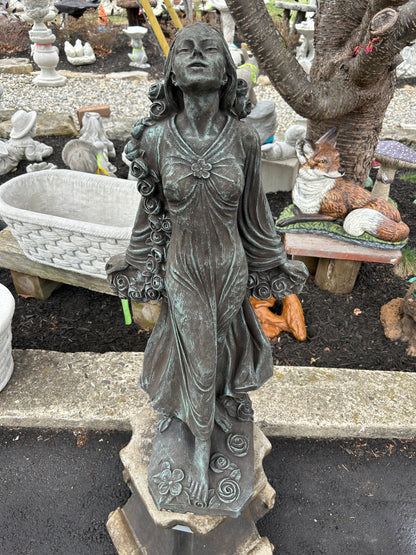Bella Statue