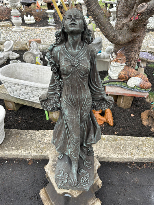 Bella Statue
