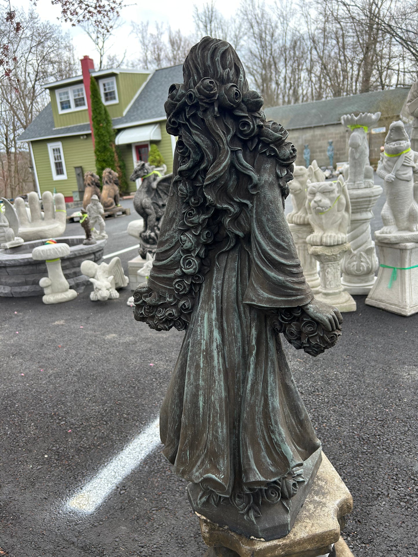 Bella Statue