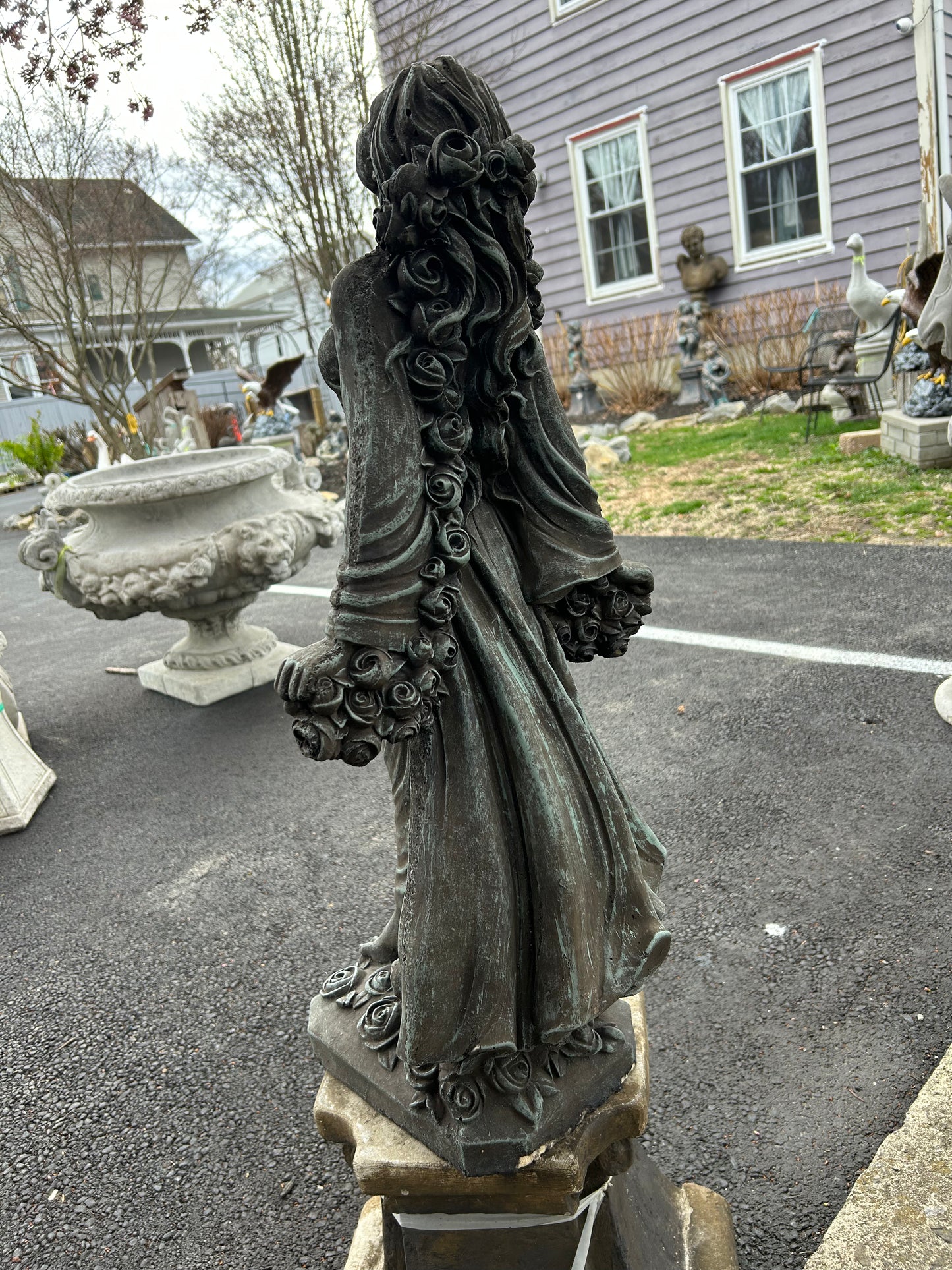 Bella Statue