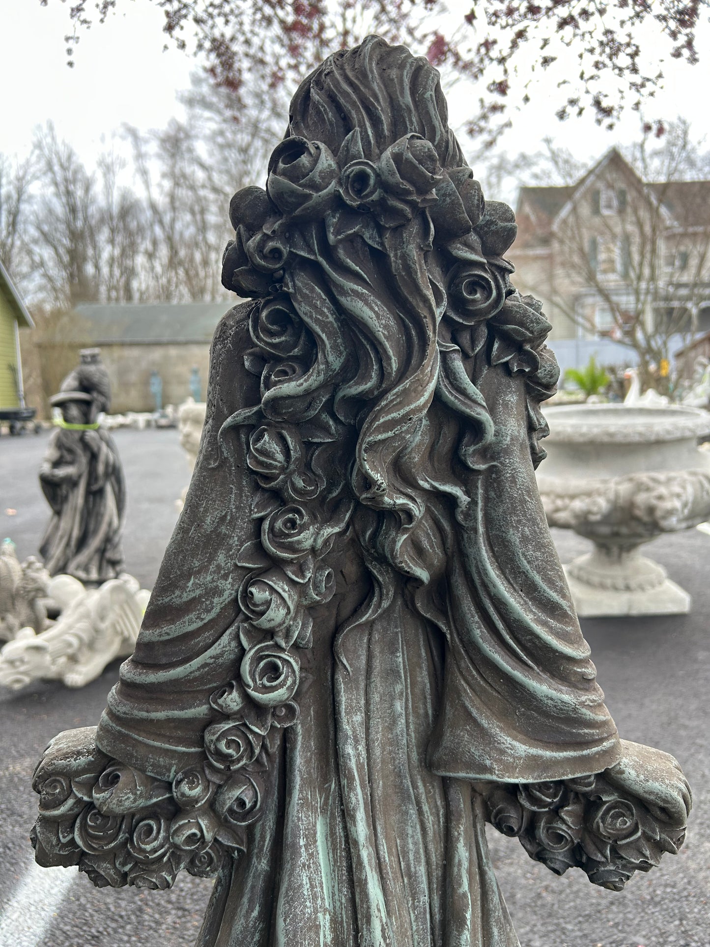 Bella Statue
