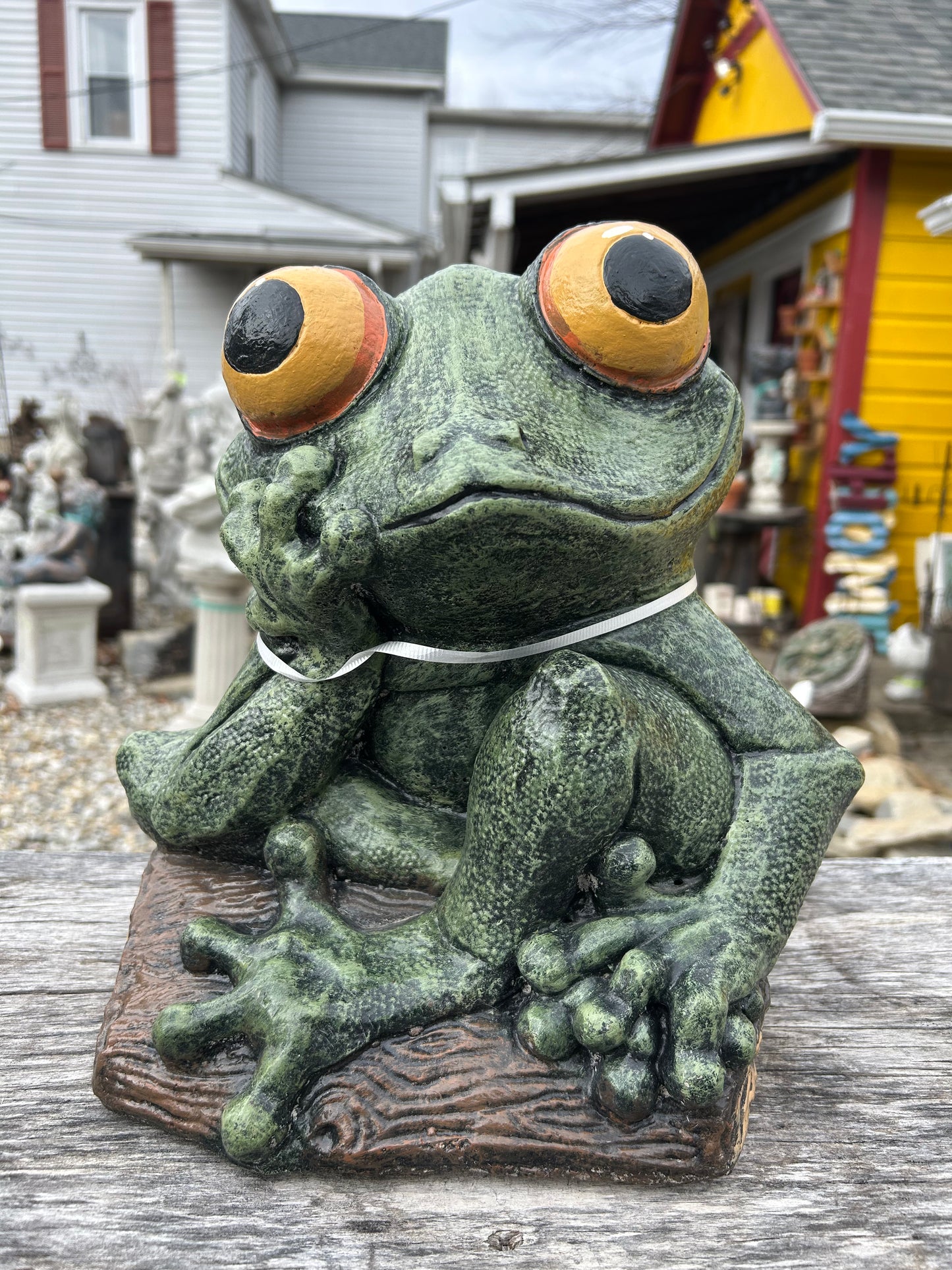 Big Eyed Frog Statue