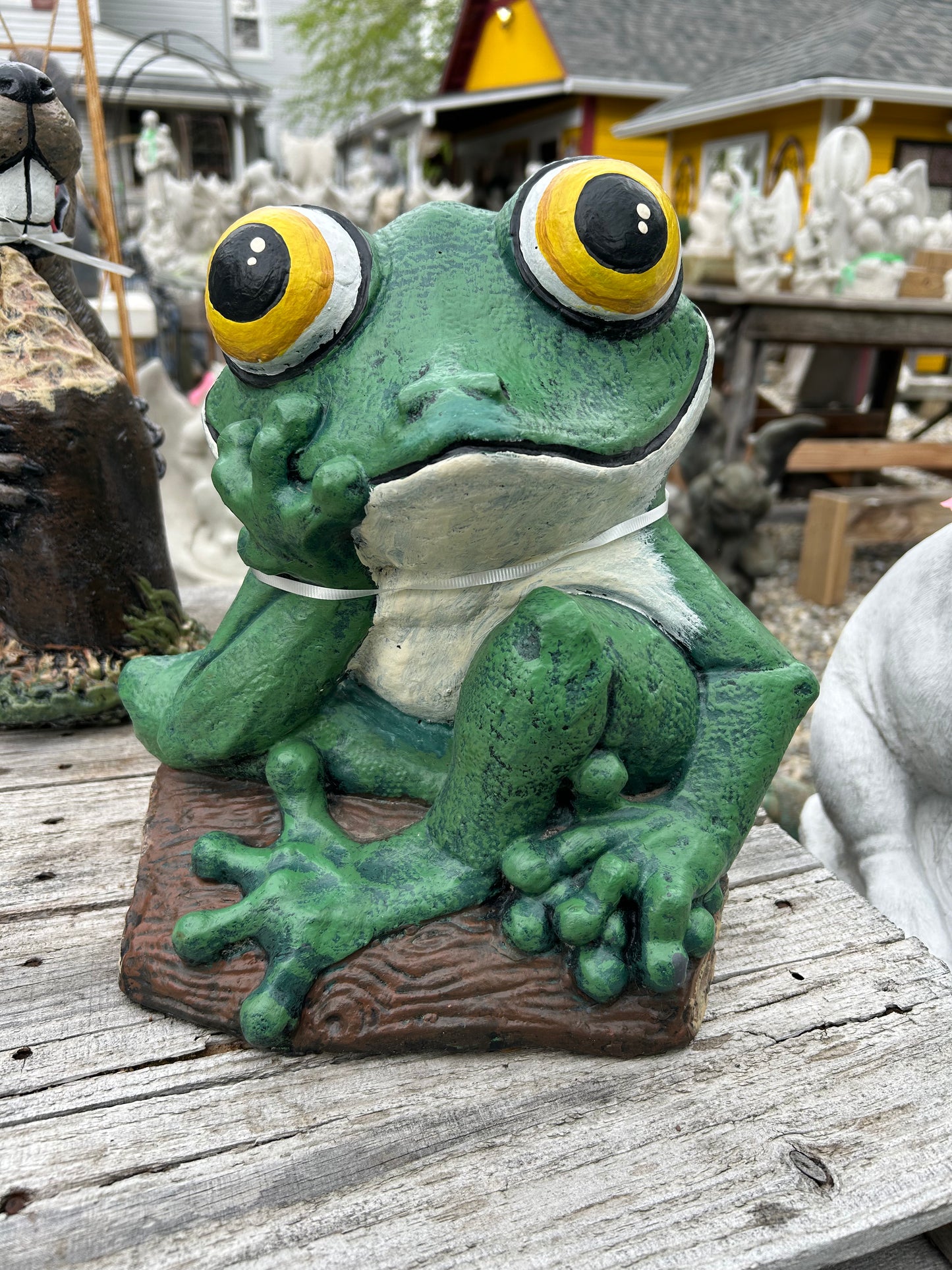 Big Eyed Frog Statue