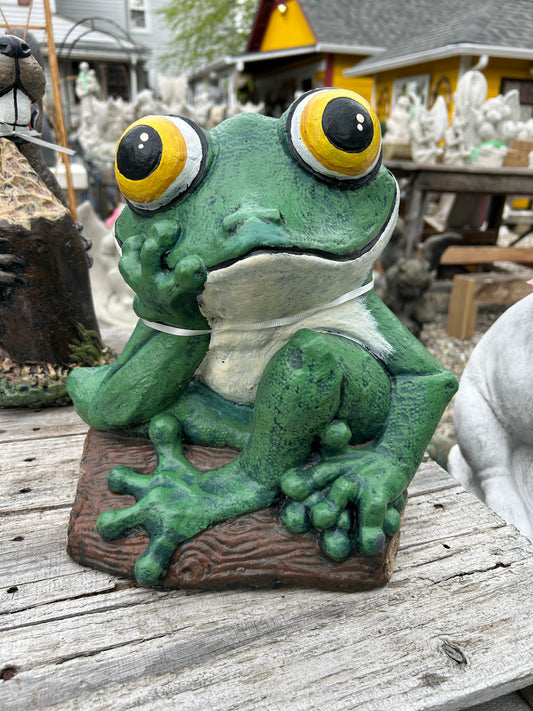 Big Eyed Frog Statue