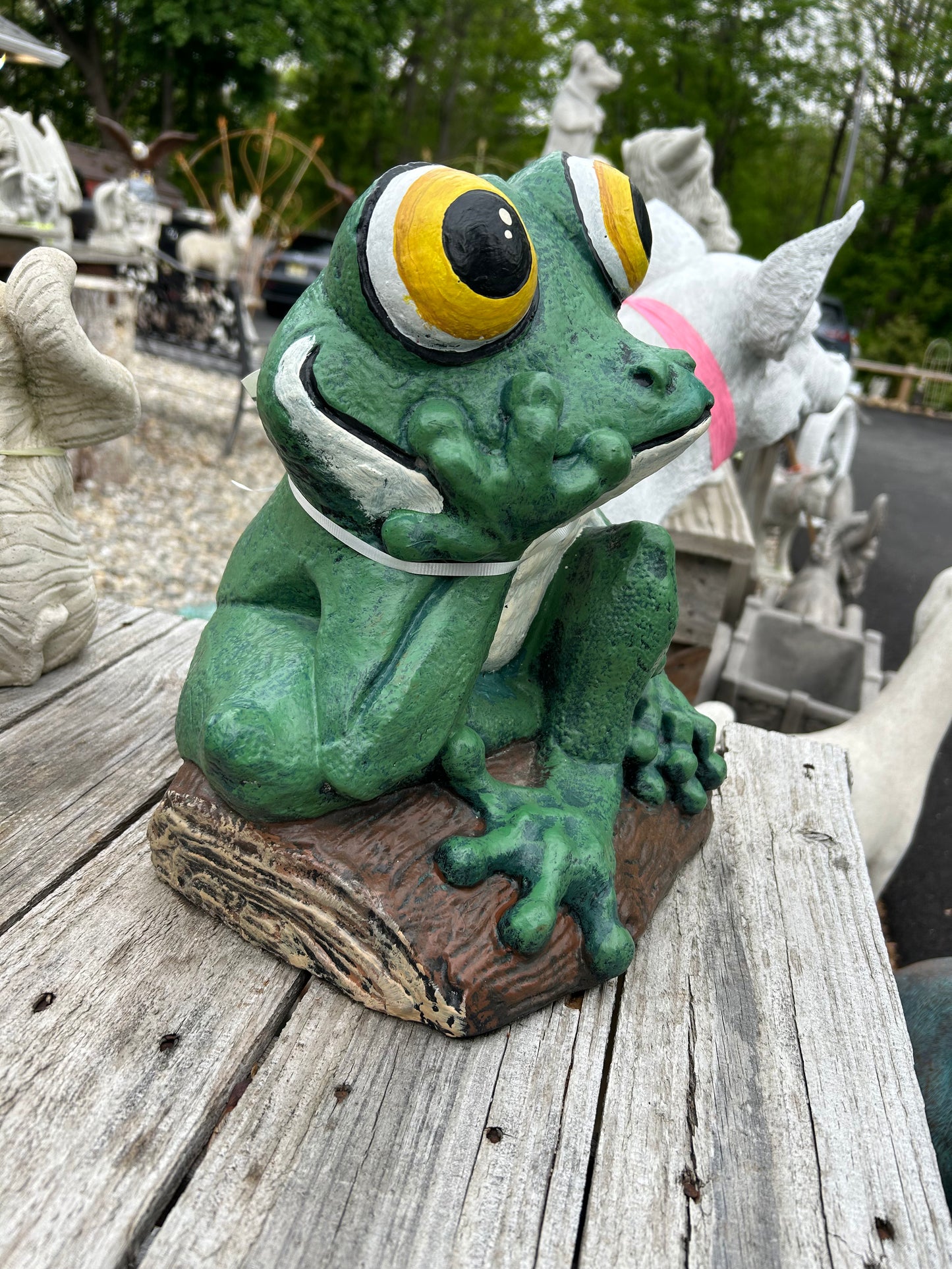 Big Eyed Frog Statue