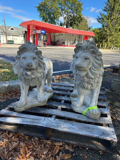 Walking Lions (Set Left/Right)