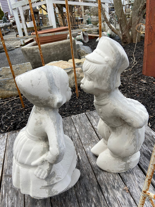 Large Dutch Boy and Dutch Girl Kissing Set