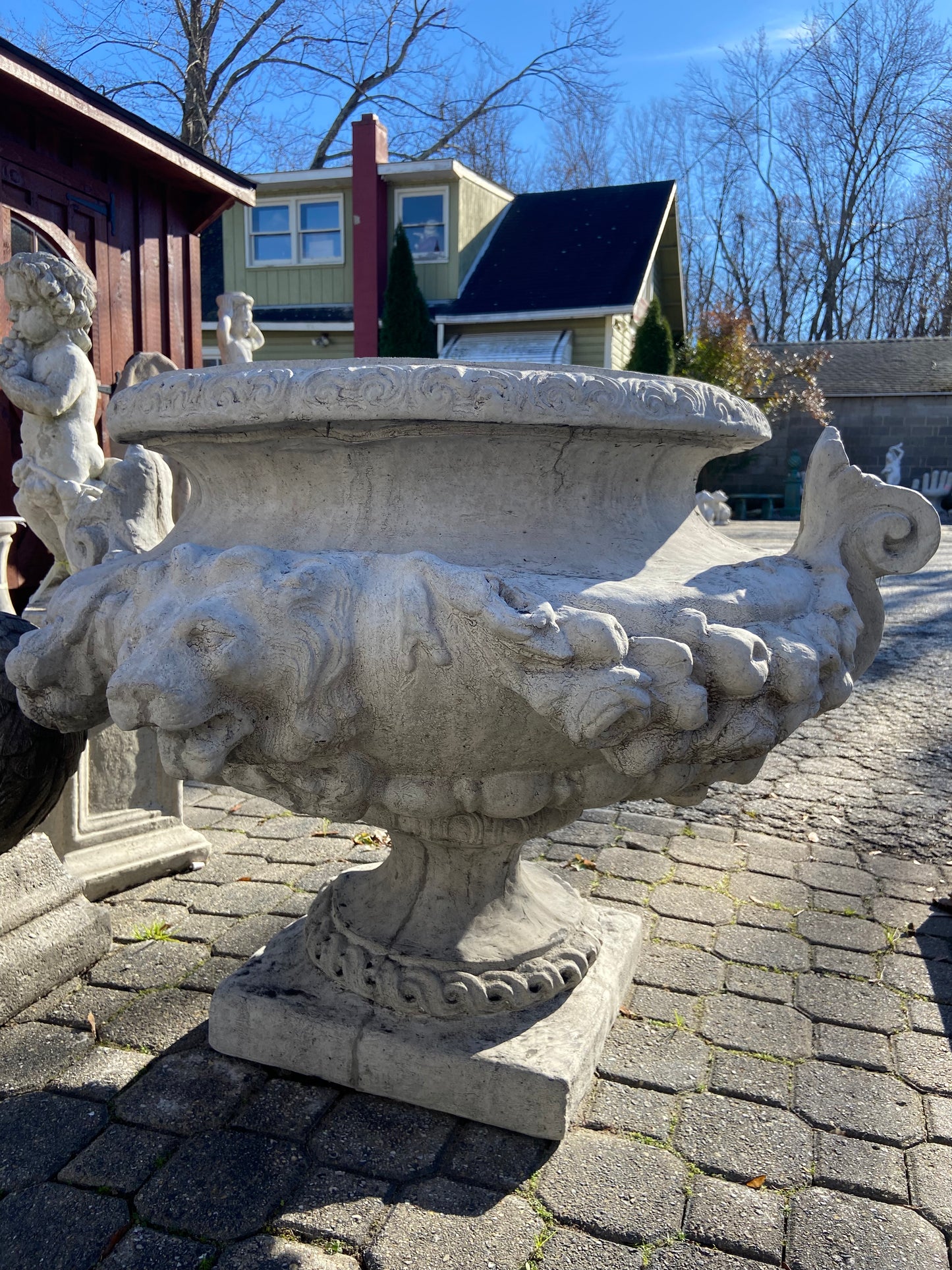 Lion Rose Planter