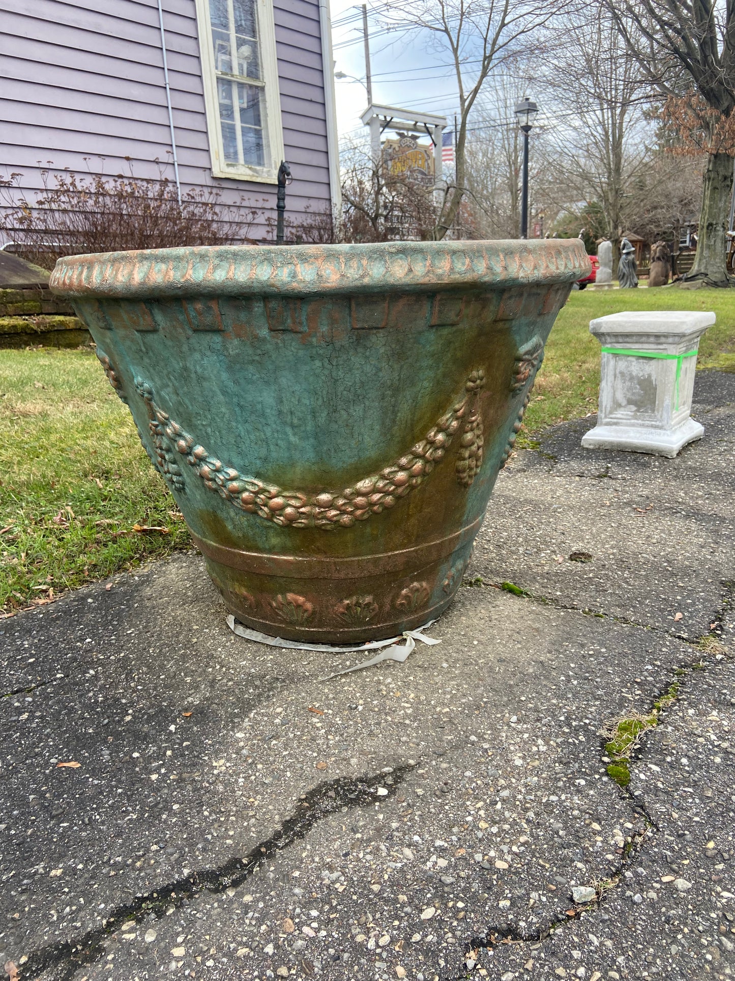 Large Garland Pot
